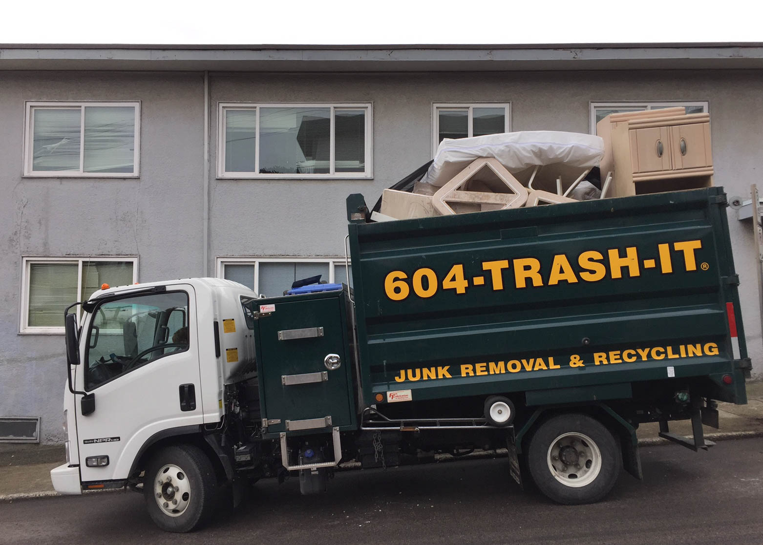 604-Trash-It logo